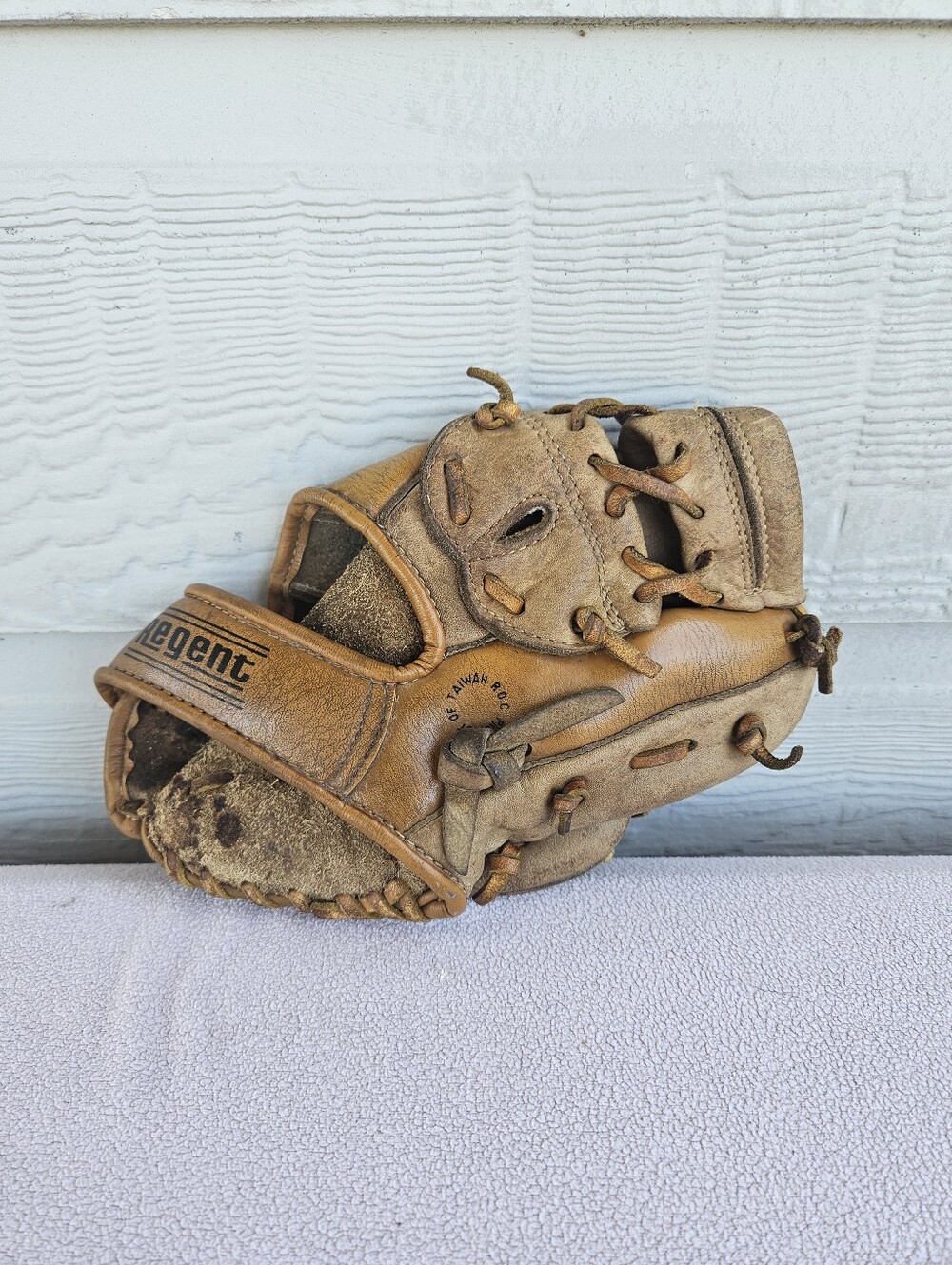 VTG Regent 03116 Baseball Glove Mitt 5 Finger RHT Brown Leather 9"
